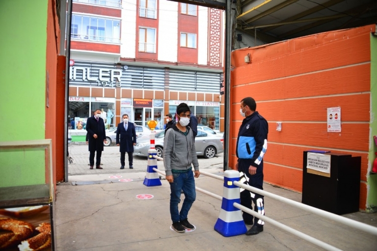 Vali Mustafa Masatlı, Korona Virüs Tedbirleri Kapsamında Kapalı Halk Pazarını Denetledi