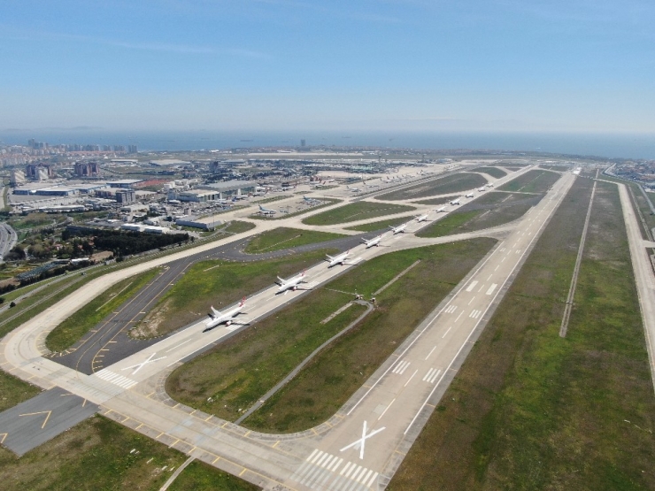 Atatürk Havalimanı Pisti, Uçakların Park Alanı Oldu