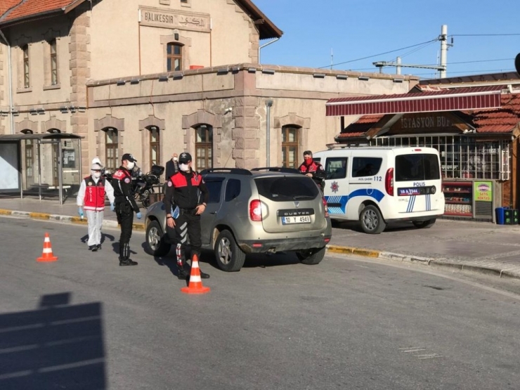 Polisten Sürücülere Sıkı Denetim