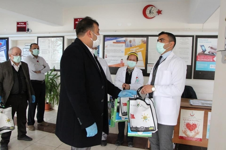 Başkan Şahiner’den Sağlık Çalışanlarına Jest