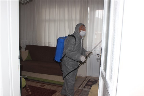 Şehit Ve Gazi Ailelerin Evlerini Virüs Salgınına Karşı Ücretsiz Dezenfekte Ediyor