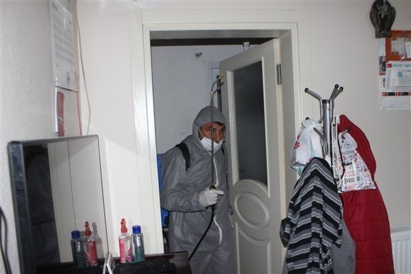 Şehit Ve Gazi Ailelerin Evlerini Virüs Salgınına Karşı Ücretsiz Dezenfekte Ediyor