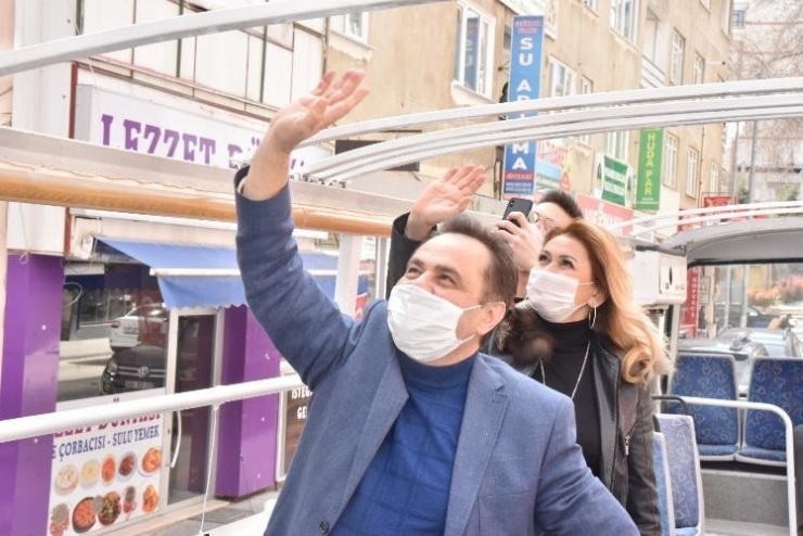 Sesi Duyan Balkonlara Koştu