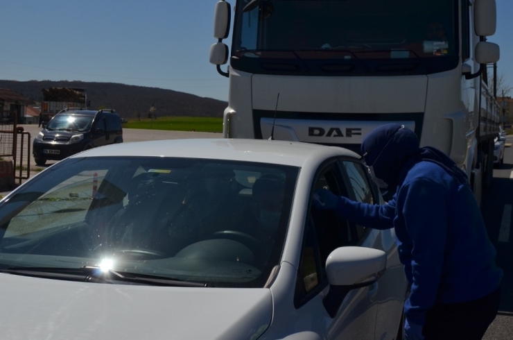 Bolu’da Şehrin Giriş Ve Çıkışlarında Denetimler Sürüyor