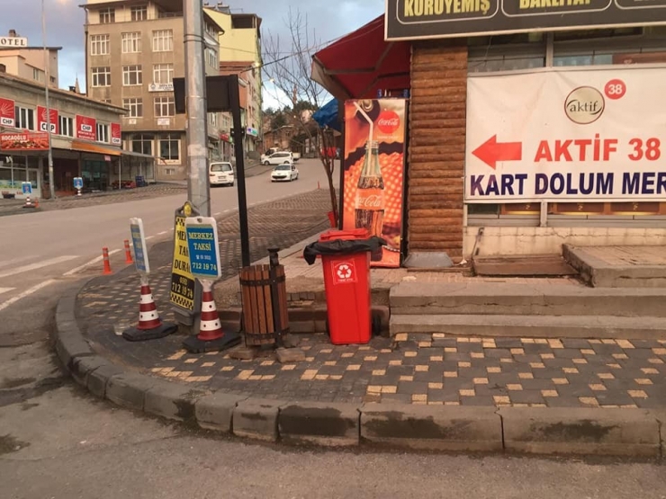 Bünyan Belediyesi Maske Ve Eldivenlerin Toplanması İçin Özel Tıbbi Atık Kutuları Yerleştirdi