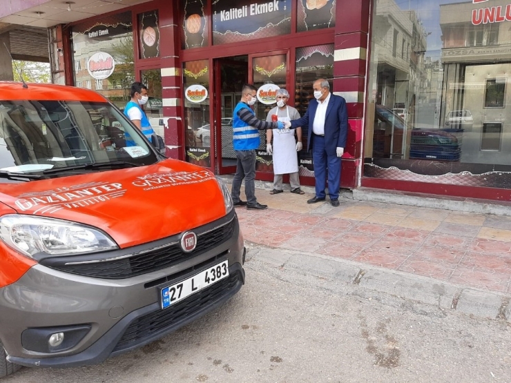 Büyükşehir’den Kamu Çalışanları Ve Esnafa Maske Desteği