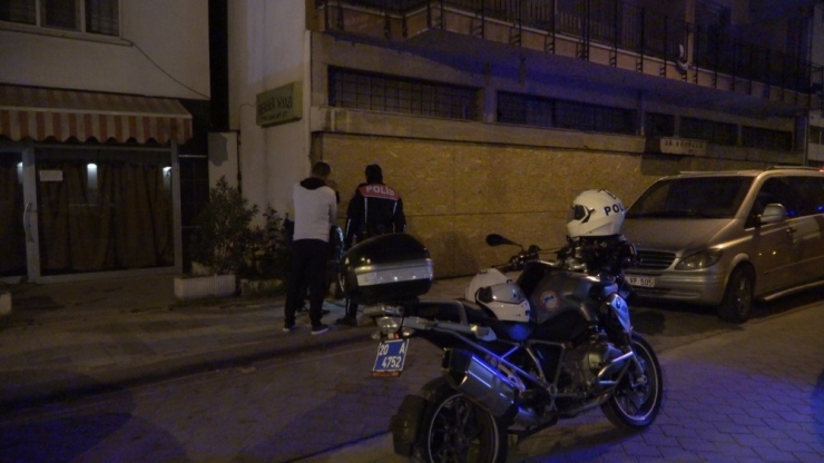 Yere Düşüp Kanlar İçinde Kalan Adamı Şans Eseri Polisler Fark Etti