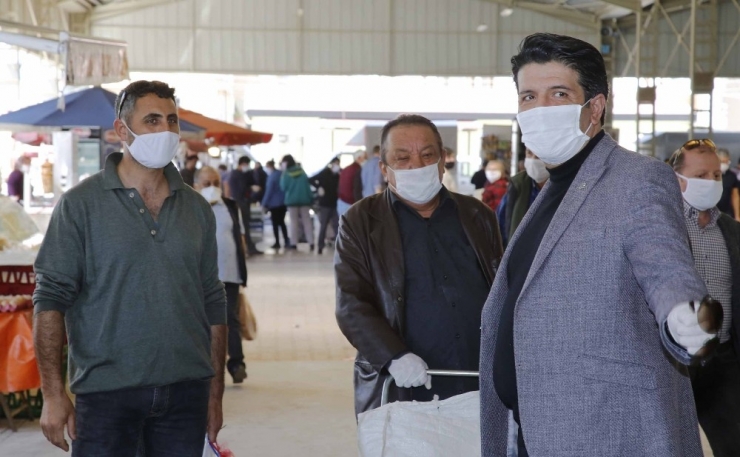 Başkan Genç Pazaryerinde İncelemelerde Bulundu, Yeni Uygulamaları Anlattı