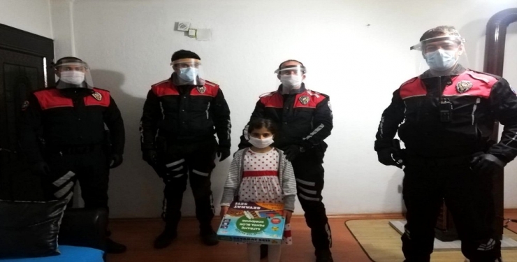 Erzincan Polisinden Küçük Sıla’ya Doğum Günü Sürprizi