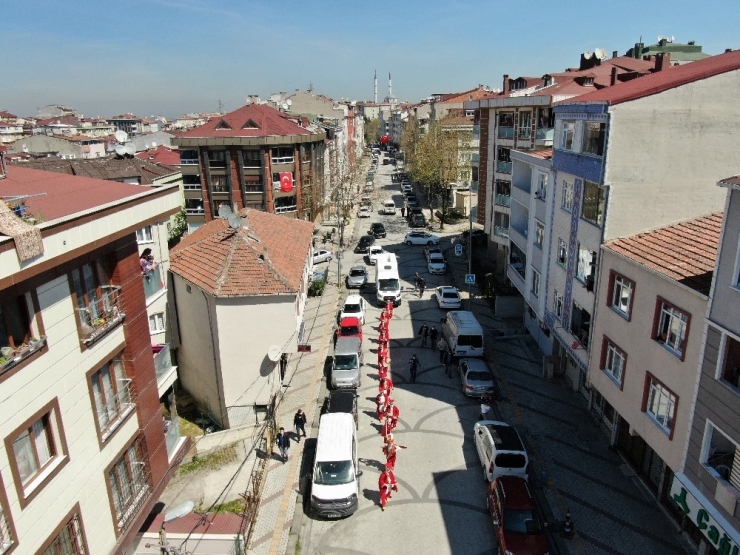 Eyüpsultan’da Evde Kalanlara Mehter Takımından Moral Konseri