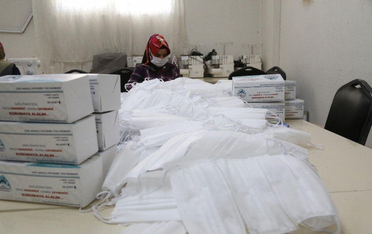 Eyyübiye Belediyesi Maske Üretimini Seri Bir Şekilde Sürdürüyor
