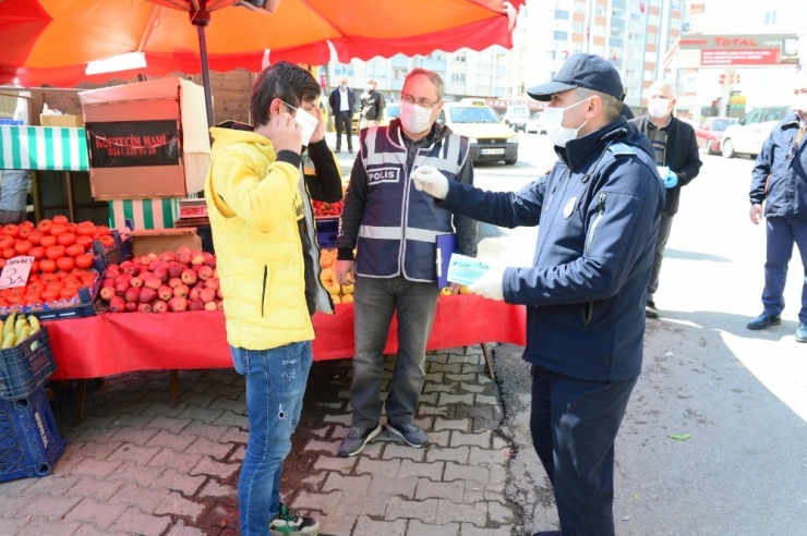 Giresun Valiliği Koordinesinde Vatandaşlara Ücretsiz Maske Dağıtıldı.