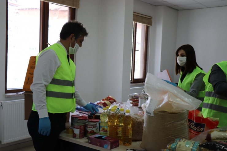Aralarında Topladıkları Parayla İhtiyaç Sahipleri İçin Erzak Aldılar