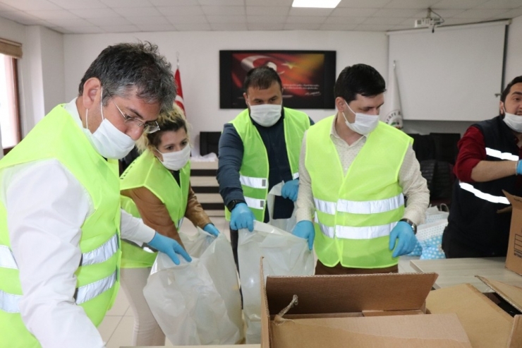 Aralarında Topladıkları Parayla İhtiyaç Sahipleri İçin Erzak Aldılar