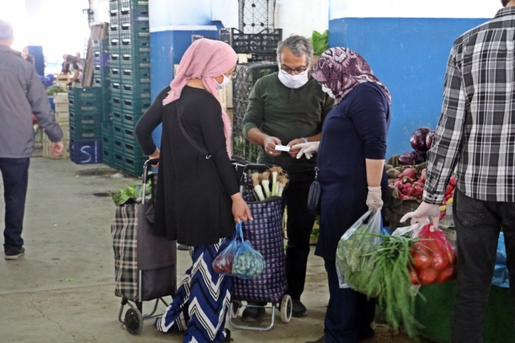 Yasak Öncesi Pazarda Değil Pazar Çantalarında Yoğunluk Yaşandı