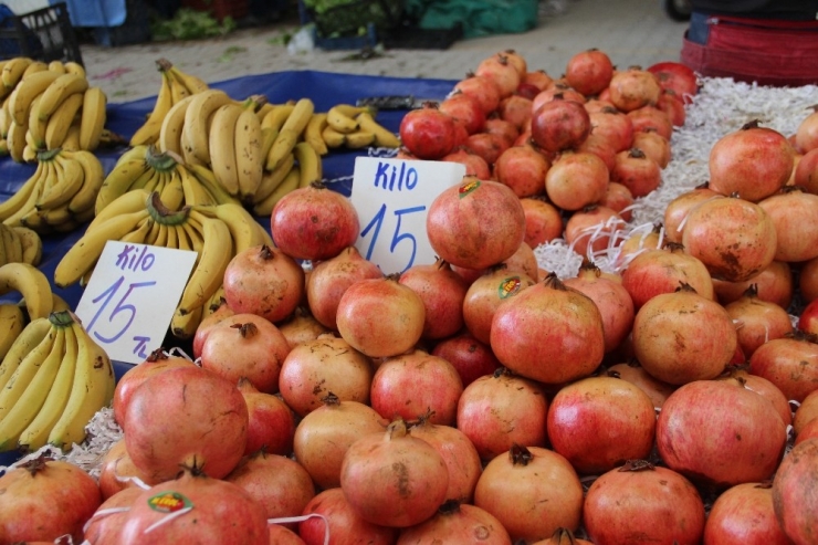 İzmir’de Sokağa Çıkma Yasağı Öncesi Pazarlarda Fiyat Artışı
