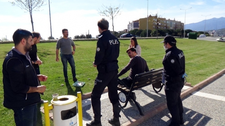 Sokağa Çıkma Kısıtlaması Öncesi Polis Denetim Ve Uyarıları Arttırdı