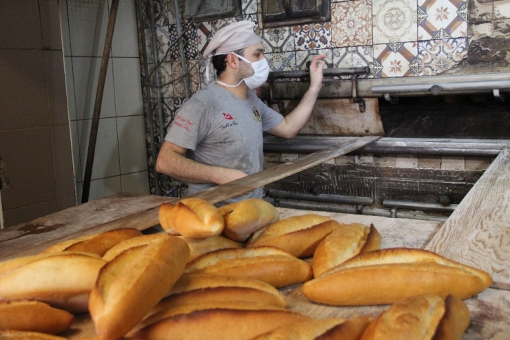 Sokağa Çıkma Yasağı Öncesi İzmir’de Fırıncılar Tedbirlerini Aldı