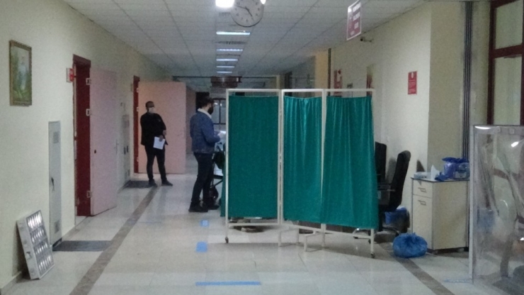 İha Ekibi Diyarbakır’daki Karantina Hastanesine Girdi