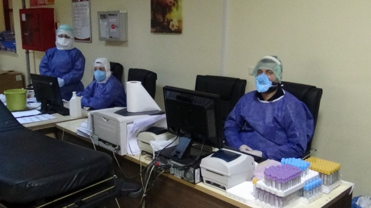 İha Ekibi Diyarbakır’daki Karantina Hastanesine Girdi