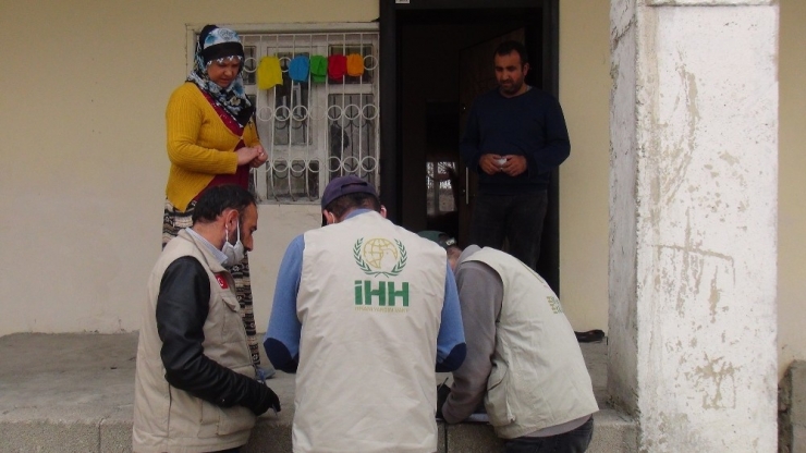 Korona Virüs Nedeniyle İş Yerini Kapatan Esnafa Yardım Eli