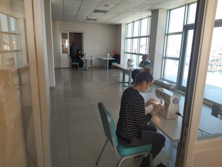 Aile Ve Sosyal Politikalar Müdürlüğü’nde Maske Üretimine Başladı