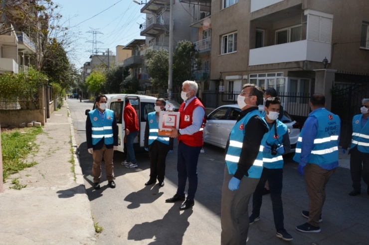 İmamlar Kızılay İle Birlikte Yardım Dağıttı