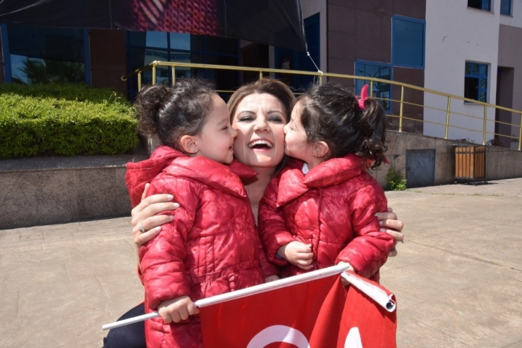 Başkan Hürriyet’ten Tüm Çocuklara 23 Nisan Sürprizleri