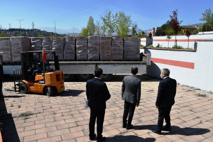 Kardemir İşçileri Gıda Yardımlarını Vatandaşa Bağışladı