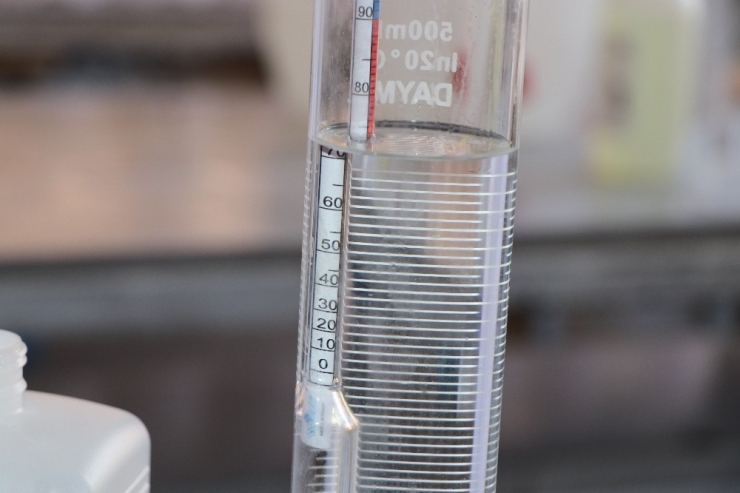 Gönüllü Öğretmenler Tarafından Fabrika Gibi Dezenfektan Üretimi Yapıyor