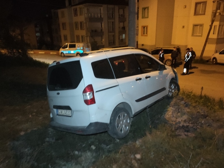 Rampa Aşağıya Kayan Aracı İle Birlikte 80 Metre Sürüklendi