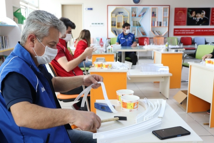 Korona Virüs Mücadelesine Siperlik Maske Üreterek Destek Veriyorlar