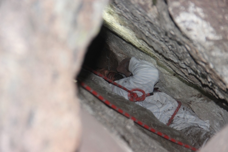 Kayalıklarda 48 Saat Mahsur Kaldı, Sesini Duyan Çoban Sayesinde Kurtuldu