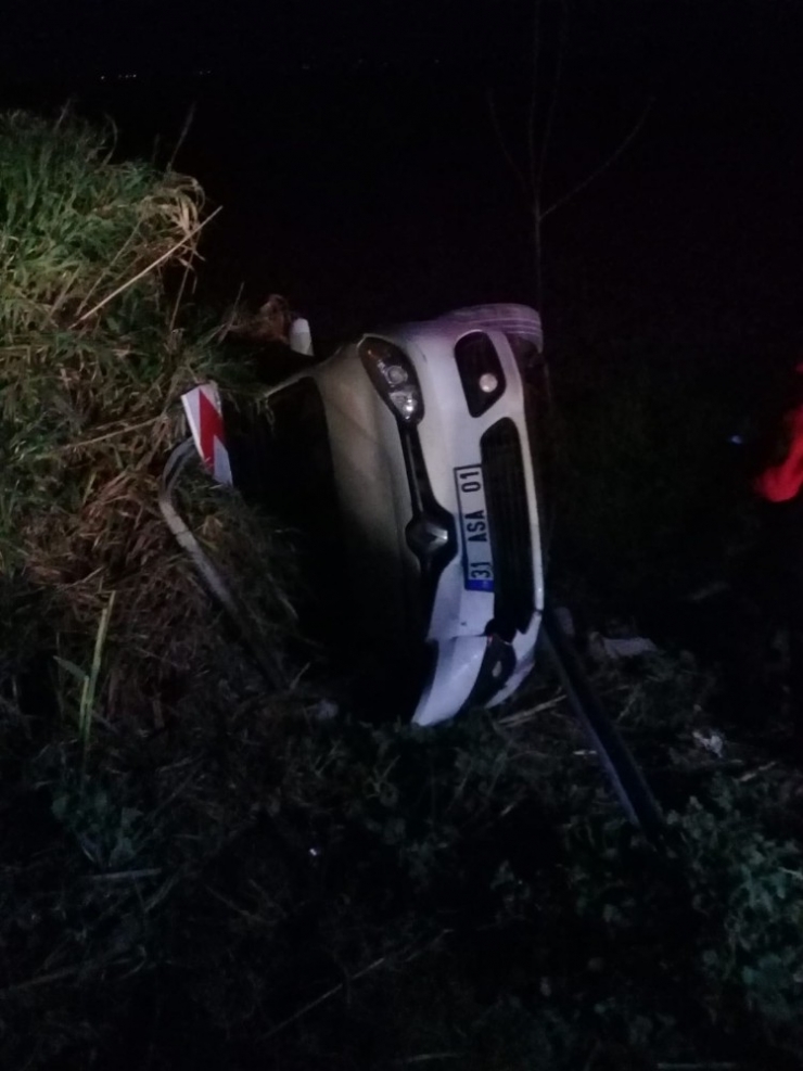 Kaza Yaptıkları Aracı Bırakıp Kaçtılar