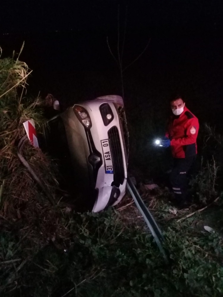 Kaza Yaptıkları Aracı Bırakıp Kaçtılar
