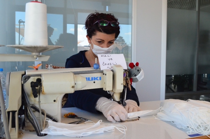 “Kaderimse Dikerim” Diyerek Maske Dikiyorlar