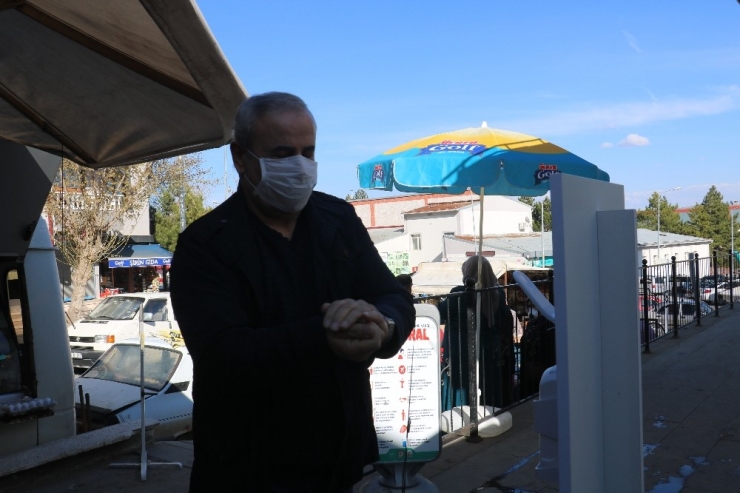 Pazar Alışverişi İçin Sıralarını Beklediler