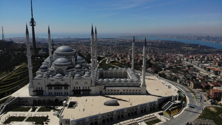 Korona Virüs Nedeniyle Cuma Gününde Sessizliğe Bürünen Büyük Çamlıca Camisi Havadan Görüntülendi