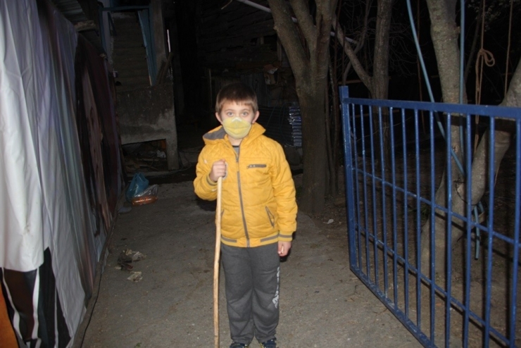 Evden Çıkamayan Çocuk, ‘Yasal Hakkım’ Diyerek Jandarmadan Cips İstedi