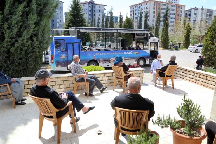 Elazığ’da Tur Otobüsüyle Huzur Evi Sakinlerine Konser