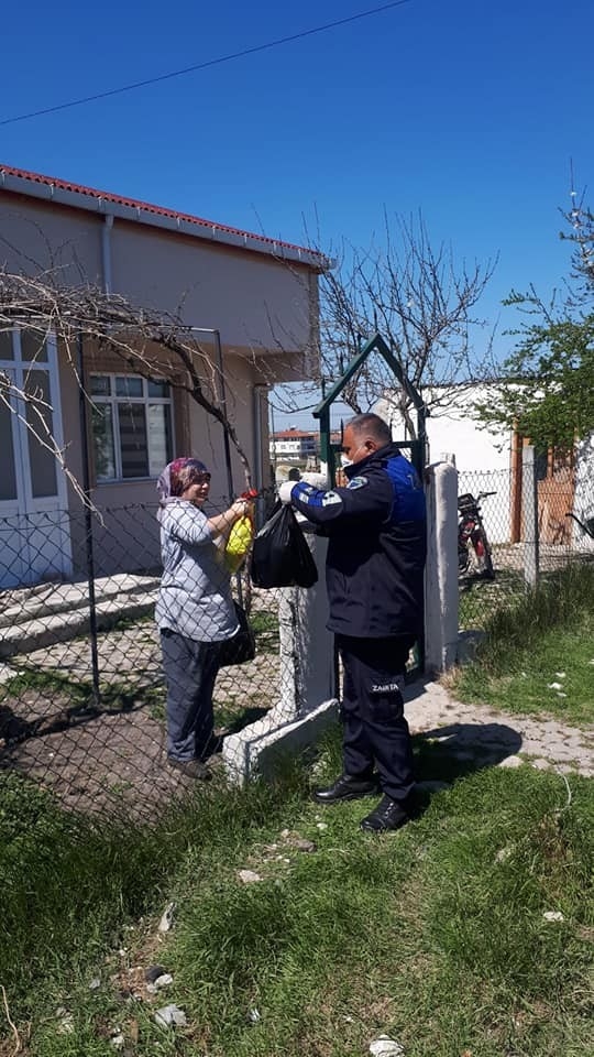 Ergene’de Sokağa Çıkamayan Yaşlıların İhtiyaçlarını Zabıta Ekipleri Karşılıyor