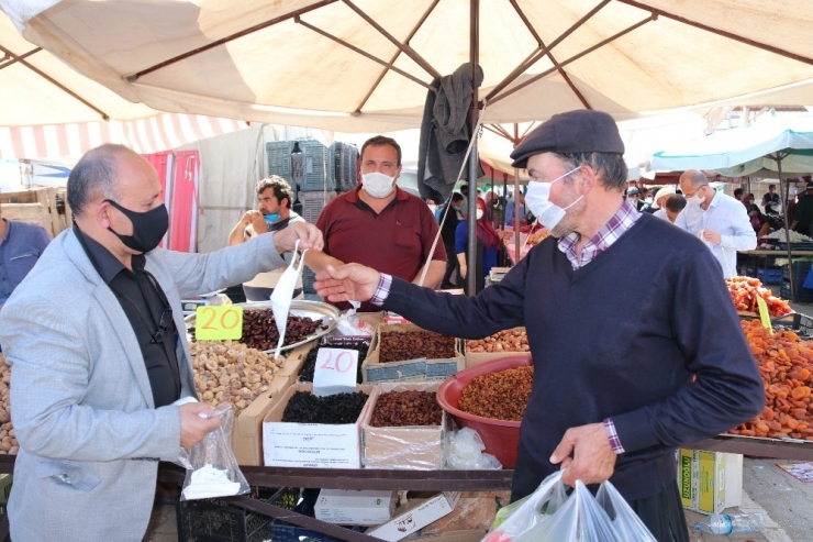 Pazarcı Esnafına Belediyeden Maske Desteği
