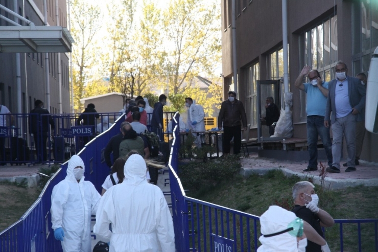 Kuveyt’ten Gelen 349 Türk Vatandaşından 75’i Isparta’da Karantina Altına Alındı