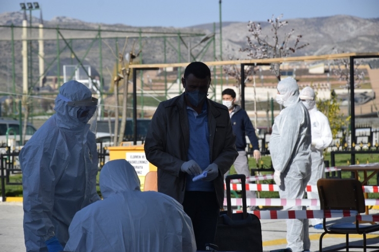 Kuveyt’ten Getirilen Türk İşçiler Burdur’da Karantinaya Alındı