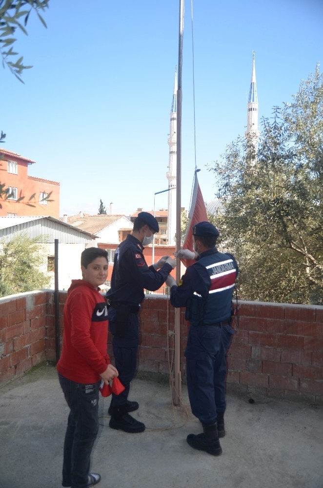 Ortaokul Öğrencisinin Bayrak İsteği Yerine Getirildi