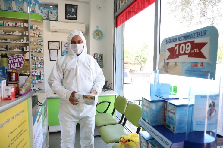 Marmaris Belediyesi’nden Eczanelere Maske Desteği