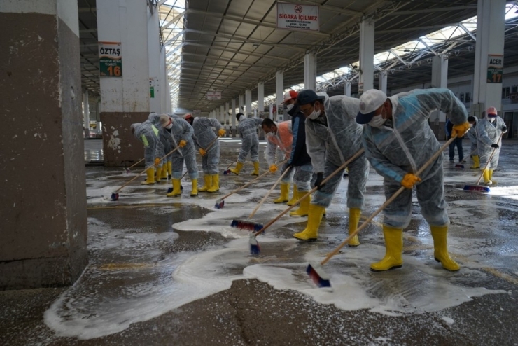 Hafta Sonu Kurulacak Olan Pazar Öncesinde Kapalı Pazaryeri Dezenfekte Edildi
