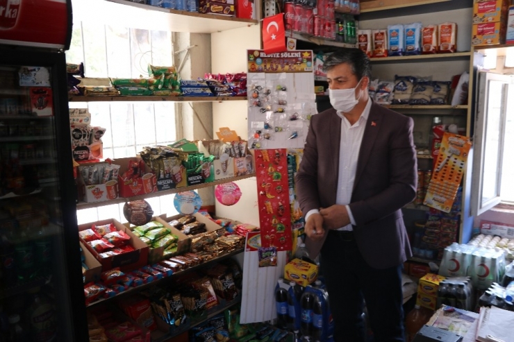 Mahallelinin Veresiye Borcunu, Mahalleli Kapattı