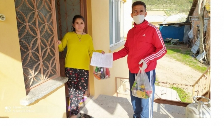 Okul Kantinindeki Bütün Ürünleri Satın Alıp Evlerindeki Öğrencilerine Dağıttılar