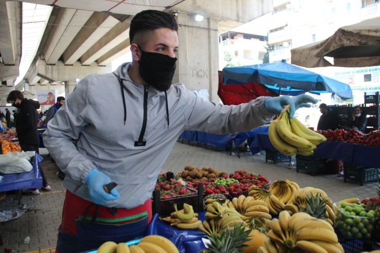 İzmir’de Sokağa Çıkma Yasağı Öncesi Pazarlarda Fiyat Artışı